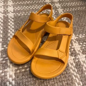 Women’s Tevas